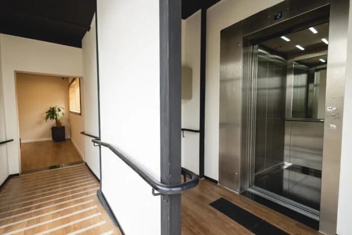 Hall de elevadores e recepção da sede da Abracaf