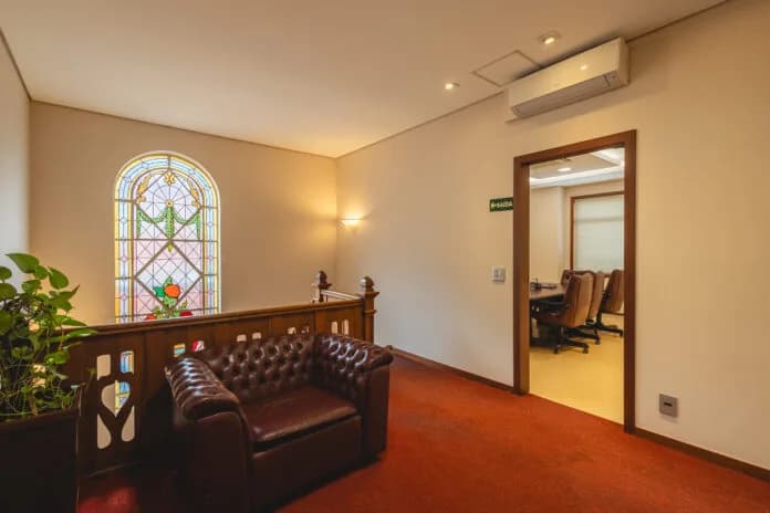 Hall de acesso à sala de reunião da sede da Abracaf